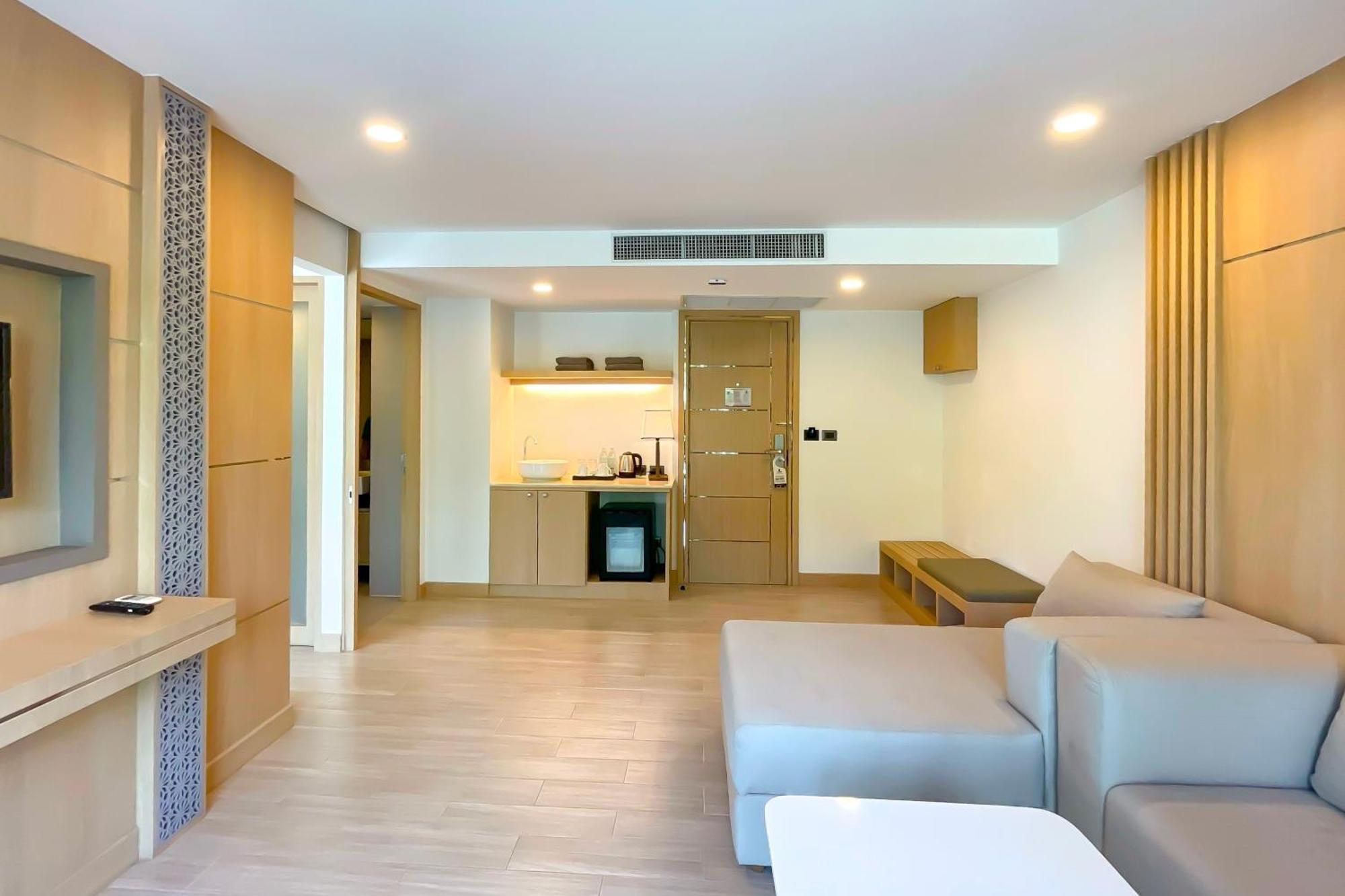 Clarian Hotel Beach Patong Zewnętrze zdjęcie
