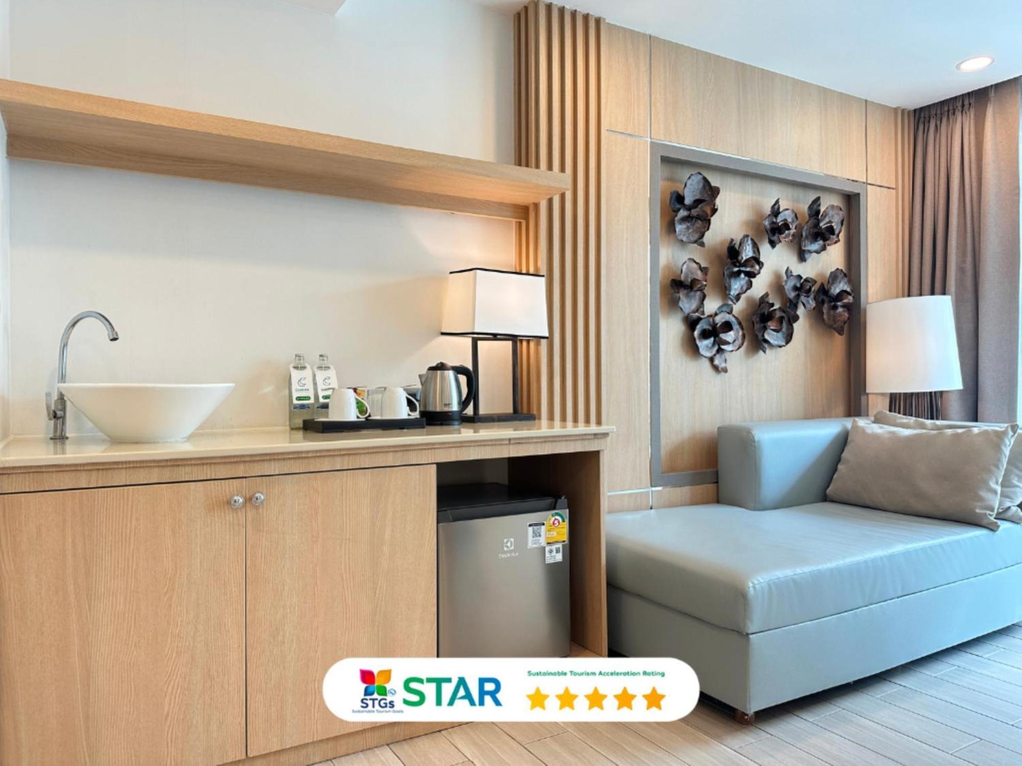 Clarian Hotel Beach Patong Zewnętrze zdjęcie