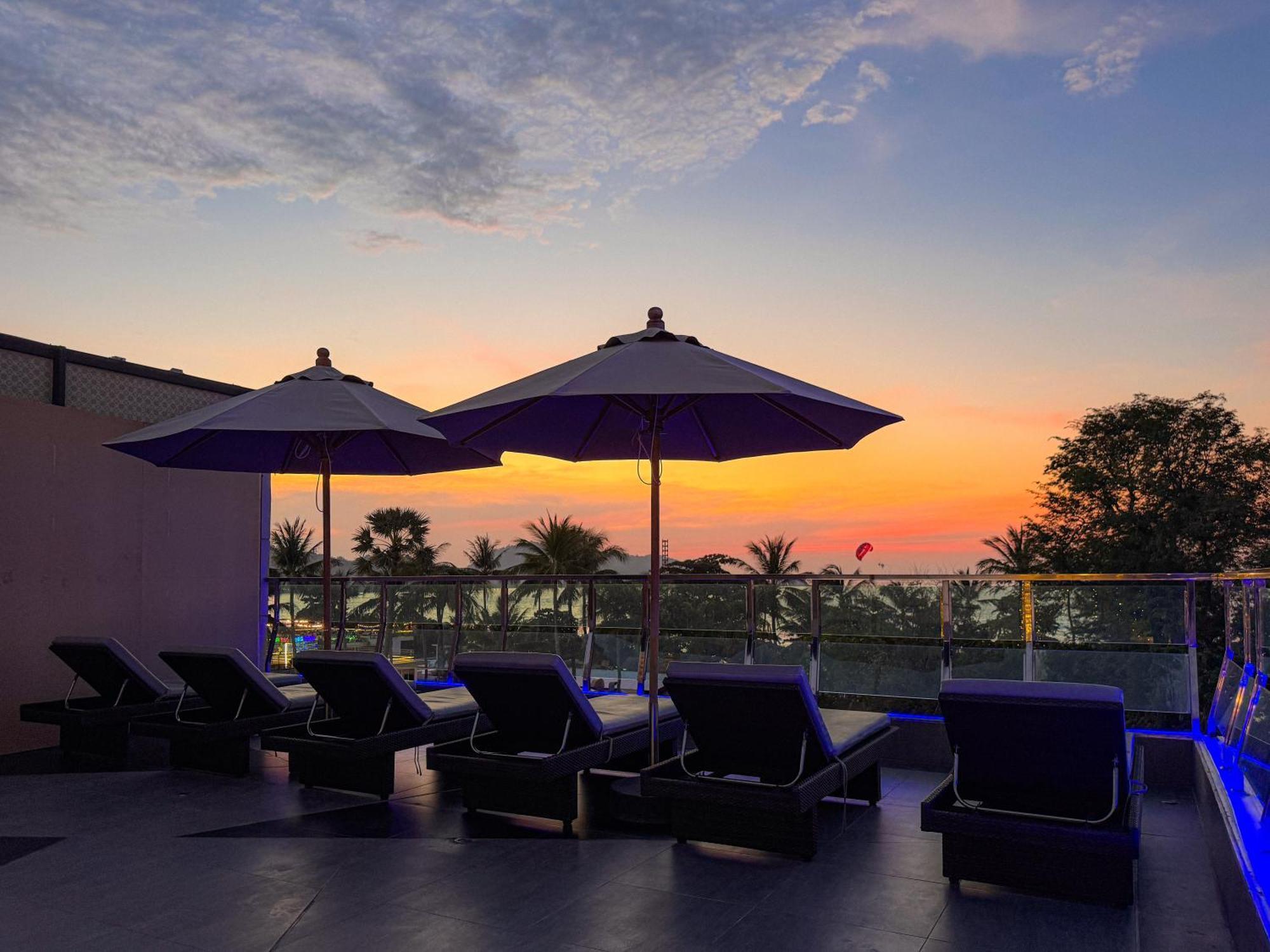 Clarian Hotel Beach Patong Zewnętrze zdjęcie