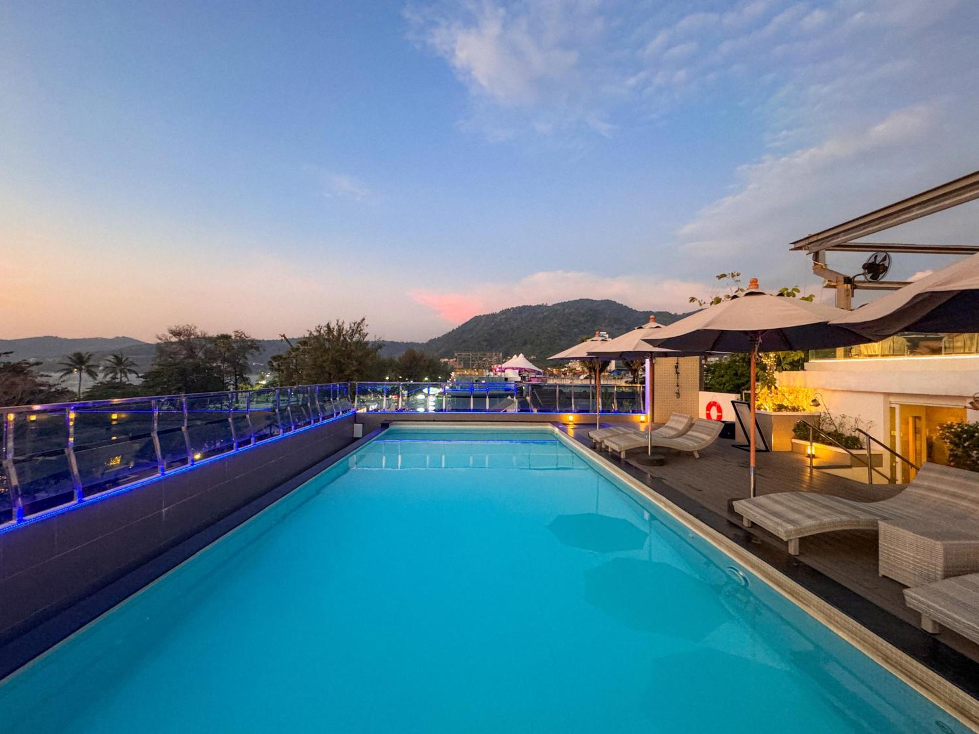 Clarian Hotel Beach Patong Zewnętrze zdjęcie
