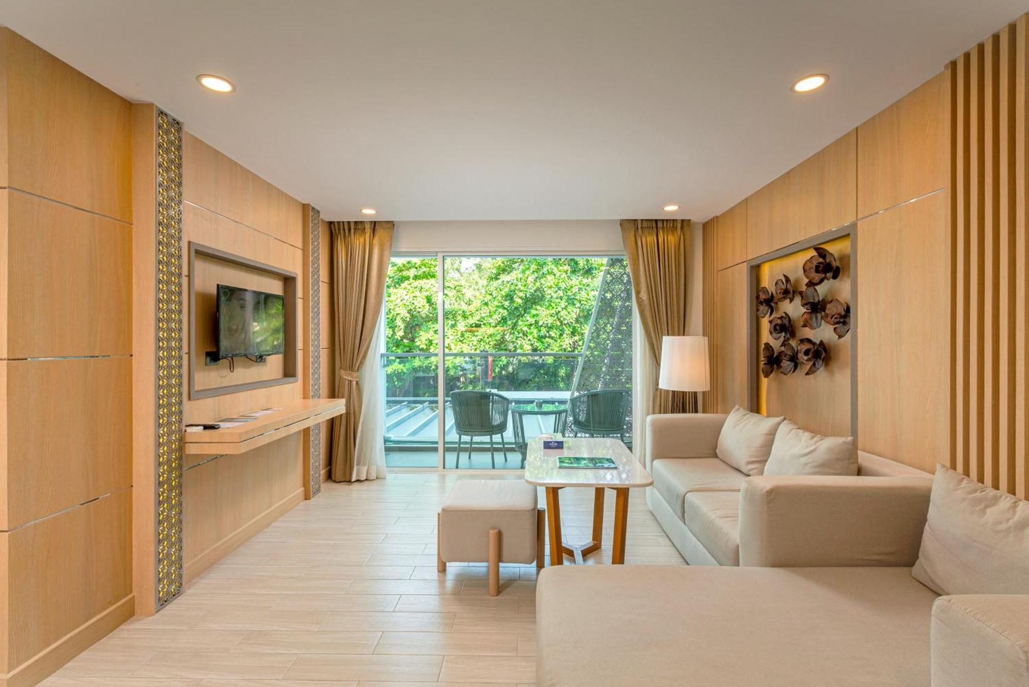Clarian Hotel Beach Patong Zewnętrze zdjęcie